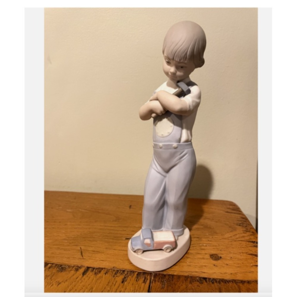 Little Professionals Lladro  Mechanic Boy  Figurine #4897 Daisa 1977 Retired